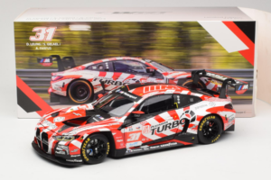 BMW M4 GT3 LMGT3 #31 D. Leung / S. Gelael / A. Farfus Team WRT 2nd Place 24 Hours of Le Mans 2024 Minichamps 1:18 113242431 P — immagine 8 di 8