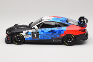 BMW M4 GT4 #1 Presentation 2024 Otto 1:18 OT1125 Resina — immagine 3 di 6