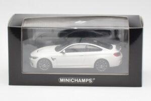 BMW M4 GTS F82 Bianco Con Cerchi Grigi Minichamps 1:43 410025221 Pressofusione — immagine 4 di 4
