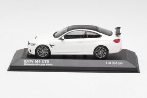 BMW M4 GTS F82 Bianco Con Cerchi Grigi Minichamps 1:43 410025221 Pressofusione