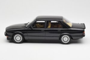 BMW M5 E28 Diamond Nero Otto 1:18 OT184 Resina — immagine 3 di 6