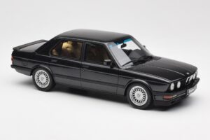 BMW M5 E28 Diamond Nero Otto 1:18 OT184 Resina — immagine 4 di 6