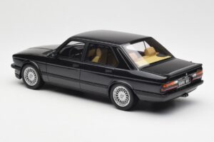 BMW M5 E28 Diamond Nero Otto 1:18 OT184 Resina — immagine 5 di 6