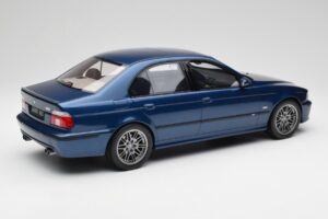 BMW M5 E39 Avus Blu Otto 1:12 G073 Resina — immagine 2 di 6