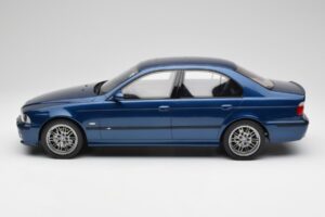 BMW M5 E39 Avus Blu Otto 1:12 G073 Resina — immagine 3 di 6