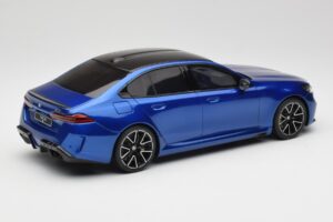 BMW M5 G90 Marina Bay Blue Metallic GT Spirit 1:18 GT507 Resina — immagine 2 di 6