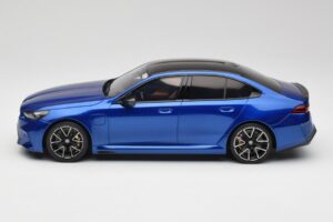BMW M5 G90 Marina Bay Blue Metallic GT Spirit 1:18 GT507 Resina — immagine 3 di 6