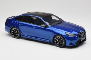BMW M5 G90 Marina Bay Blue Metallic GT Spirit 1:18 GT507 Resina — immagine 4 di 6