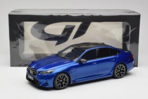 BMW M5 G90 Marina Bay Blue Metallic GT Spirit 1:18 GT507 Resina — immagine 6 di 6