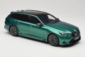BMW M5 G99 Competition Touring Isle of Man Green GT Spirit 1:18 GT509 Resina — immagine 4 di 6