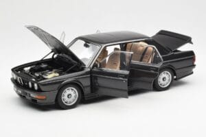 BMW M535i E28 Diamond Nero AUTOart 1:18 75162 Pressofusione — immagine 2 di 8