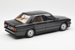 BMW M535i E28 Diamond Nero AUTOart 1:18 75162 Pressofusione — immagine 3 di 8