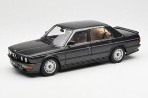 BMW M535i E28 Diamond Nero AUTOart 1:18 75162 Pressofusione
