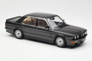 BMW M535i E28 Diamond Nero AUTOart 1:18 75162 Pressofusione — immagine 6 di 8