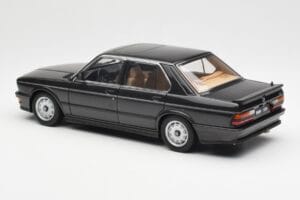 BMW M535i E28 Diamond Nero AUTOart 1:18 75162 Pressofusione — immagine 7 di 8