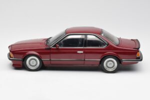 BMW M635 CSi E24 Karmin Rosso AUTOart 1:18 70528 Pressofusione — immagine 4 di 8