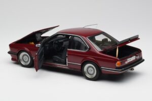 BMW M635 CSi E24 Karmin Rosso AUTOart 1:18 70528 Pressofusione — immagine 5 di 8