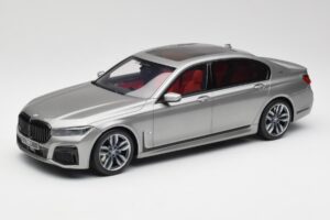 BMW M760i G12 V12 Final Edition Grigio GT Spirit 1:18 GT478 Resina