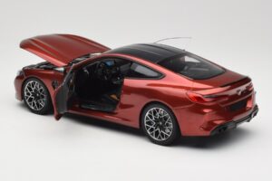 BMW M8 F91 Convertible Storm Bay Metallic Minichamps 1:18 110029020 Pressofusione — immagine 5 di 8