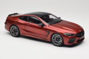BMW M8 F91 Convertible Storm Bay Metallic Minichamps 1:18 110029020 Pressofusione — immagine 6 di 8