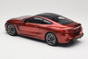 BMW M8 F91 Convertible Storm Bay Metallic Minichamps 1:18 110029020 Pressofusione — immagine 7 di 8