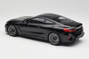 BMW M8 F92 Nero Zaffiro Minichamps 1:18 110029021 Pressofusione — immagine 7 di 8