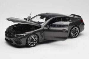 BMW M8 F92 Grey Metallic Minichamps 1:18 110029022 Pressofusione — immagine 2 di 8