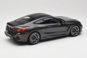BMW M8 F92 Grey Metallic Minichamps 1:18 110029022 Pressofusione — immagine 3 di 8