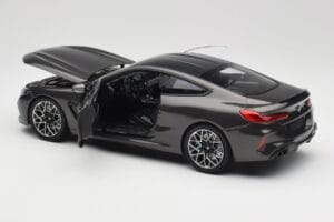 BMW M8 F92 Grey Metallic Minichamps 1:18 110029022 Pressofusione — immagine 5 di 8
