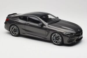 BMW M8 F92 Grey Metallic Minichamps 1:18 110029022 Pressofusione — immagine 6 di 8