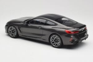 BMW M8 F92 Grey Metallic Minichamps 1:18 110029022 Pressofusione — immagine 7 di 8