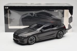 BMW M8 F92 Grey Metallic Minichamps 1:18 110029022 Pressofusione — immagine 8 di 8