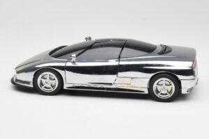 BMW Nazca M12 Chrome Silver Revell 1:18 08916 Pressofusione — immagine 4 di 8