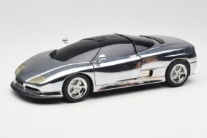BMW Nazca M12 Chrome Silver Revell 1:18 08916 Pressofusione