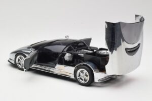 BMW Nazca M12 Chrome Silver Revell 1:18 08916 Pressofusione — immagine 5 di 8
