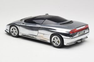 BMW Nazca M12 Chrome Silver Revell 1:18 08916 Pressofusione — immagine 7 di 8