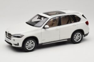 BMW X5 E70 Alpine White Paragon 1:18 PA-97073 Pressofusione