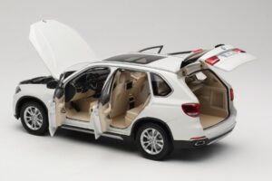 BMW X5 E70 Alpine White Paragon 1:18 PA-97073 Pressofusione — immagine 5 di 8