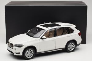 BMW X5 E70 Alpine White Paragon 1:18 PA-97073 Pressofusione — immagine 8 di 8