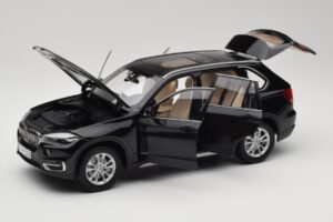 BMW X5 E70 Sapphire Black Paragon 1:18 PA-97071 Pressofusione — immagine 2 di 8