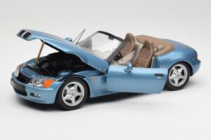 BMW Z3 E36/7 James Bond Goldeneye Blu Metallizzato UT Models 1:18 180024336 Pressofusione — immagine 2 di 8