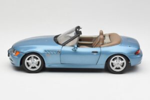 BMW Z3 E36/7 James Bond Goldeneye Blu Metallizzato UT Models 1:18 180024336 Pressofusione — immagine 4 di 8