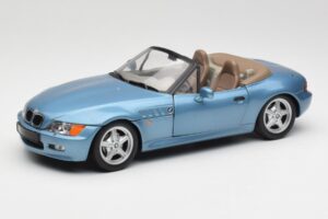 BMW Z3 E36/7 James Bond Goldeneye Blu Metallizzato UT Models 1:18 180024336 Pressofusione