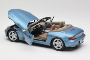 BMW Z3 E36/7 James Bond Goldeneye Blu Metallizzato UT Models 1:18 180024336 Pressofusione — immagine 5 di 8