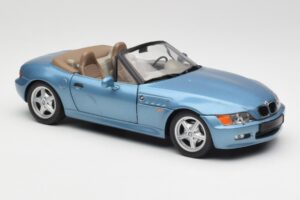 BMW Z3 E36/7 James Bond Goldeneye Blu Metallizzato UT Models 1:18 180024336 Pressofusione — immagine 6 di 8