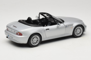 BMW Z3 Roadster 1.8 Argento Edizione Concessionaria UT Models 1:18 80439411712 Pressofusione — immagine 3 di 8