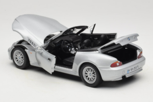 BMW Z3 Roadster 1.8 Argento Edizione Concessionaria UT Models 1:18 80439411712 Pressofusione — immagine 5 di 8