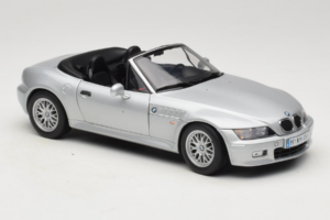BMW Z3 Roadster 1.8 Argento Edizione Concessionaria UT Models 1:18 80439411712 Pressofusione — immagine 6 di 8