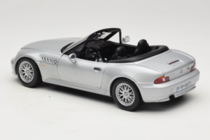 BMW Z3 Roadster 1.8 Argento Edizione Concessionaria UT Models 1:18 80439411712 Pressofusione — immagine 7 di 8