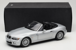 BMW Z3 Roadster 1.8 Argento Edizione Concessionaria UT Models 1:18 80439411712 Pressofusione — immagine 8 di 8